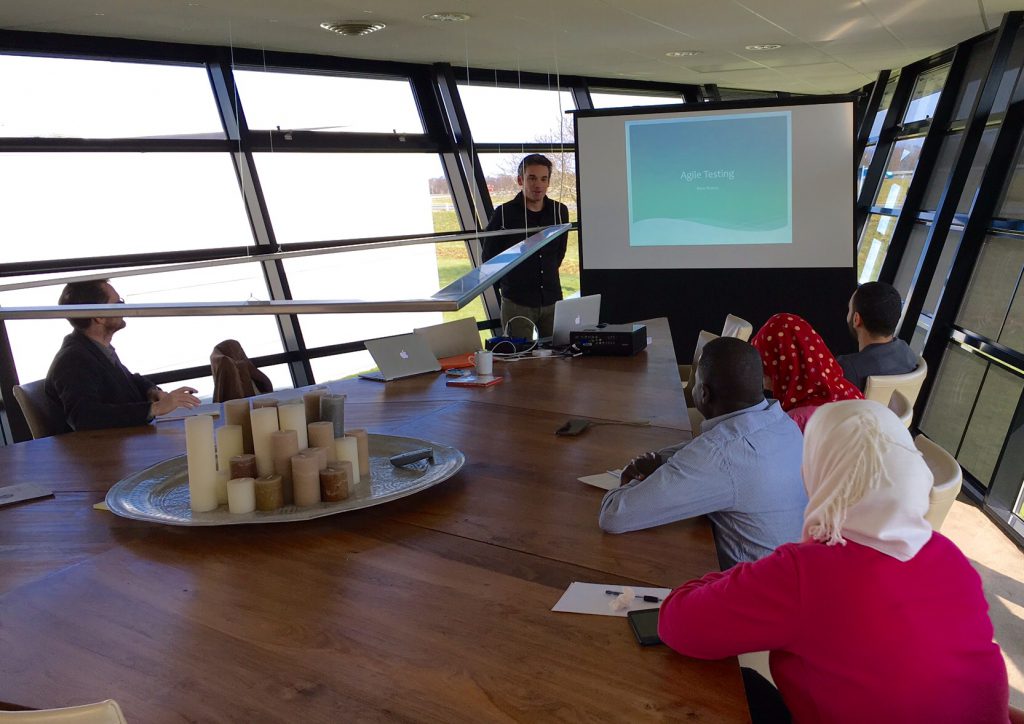 Op woensdag 9 maart 2016 werden er op ons kantoor in Tynaarlo een aantal colleges van de Hanzehogeschool gegeven. Deze colleges vonden plaats in het kader van de Grotius Minor voor Vluchtelingen.