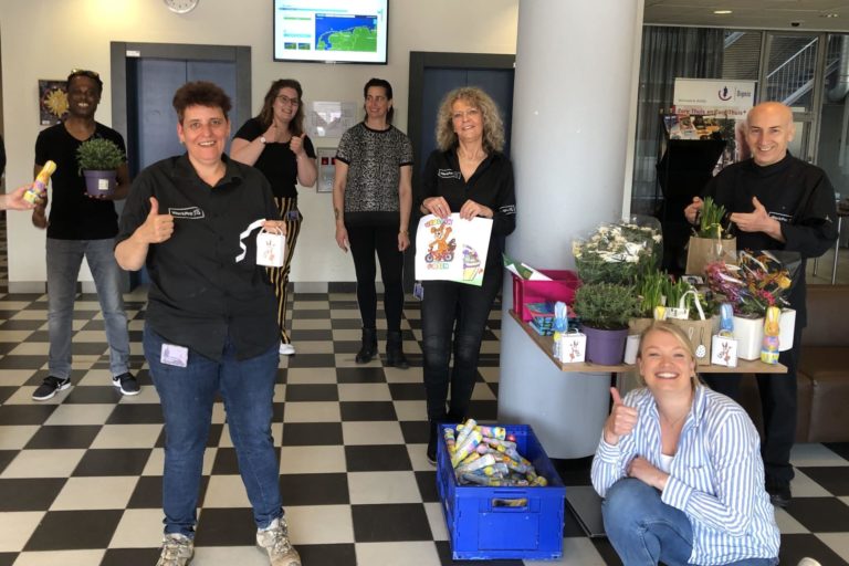 Ontvangst paasactie door medewerkers Bernlef