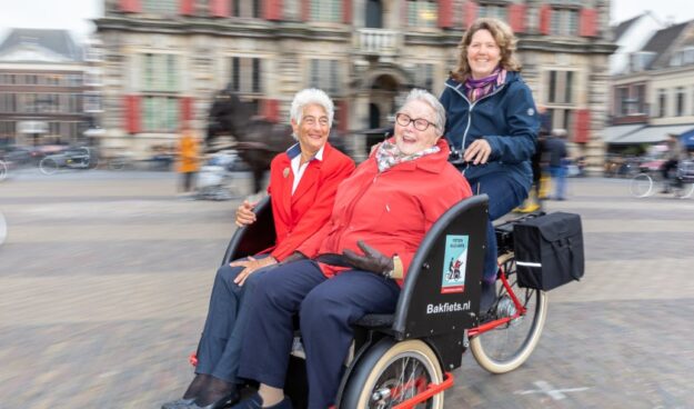 Alle Jaren Fietsen Vrouwen in riksja van Alle Jaren Fietsen