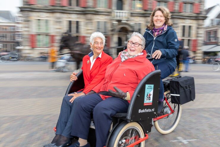 Vrouwen in riksja van Alle Jaren Fietsen