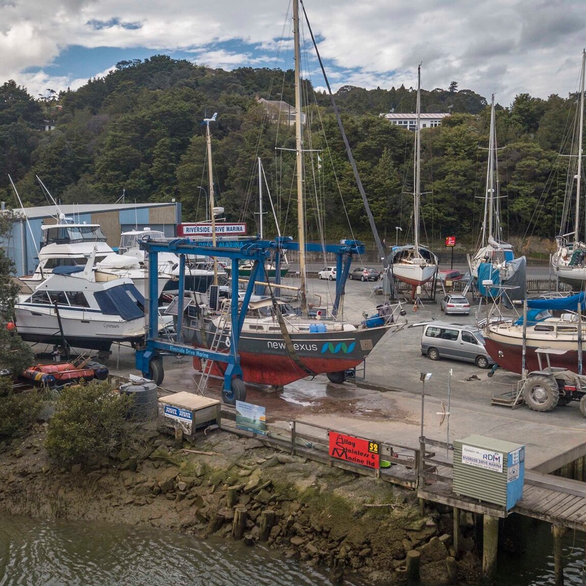 new nexus zeilschip op de werf in whangarei