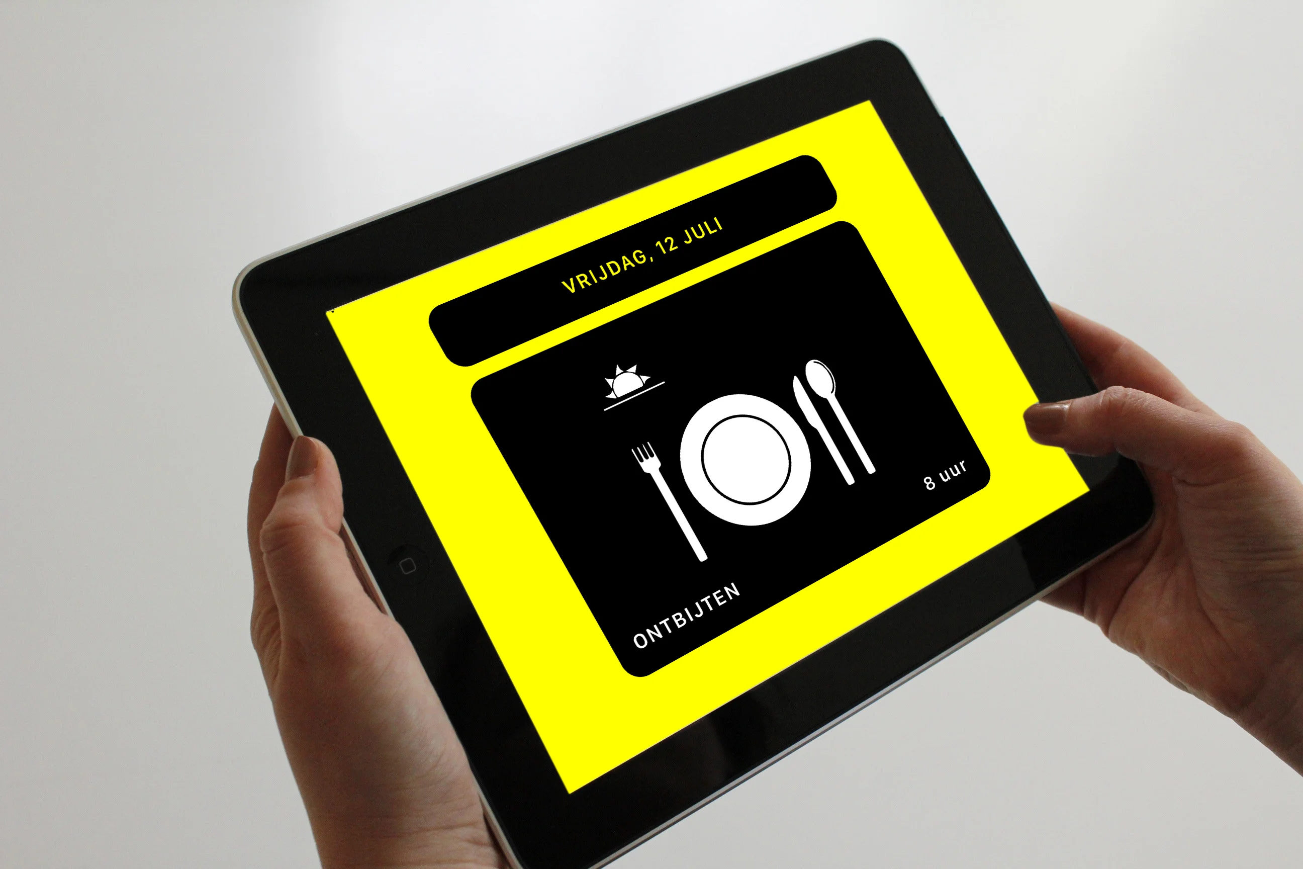 Digitale Agenda app Koninklijke visio iPad in handen met digitale agenda app Koninklijke Visio