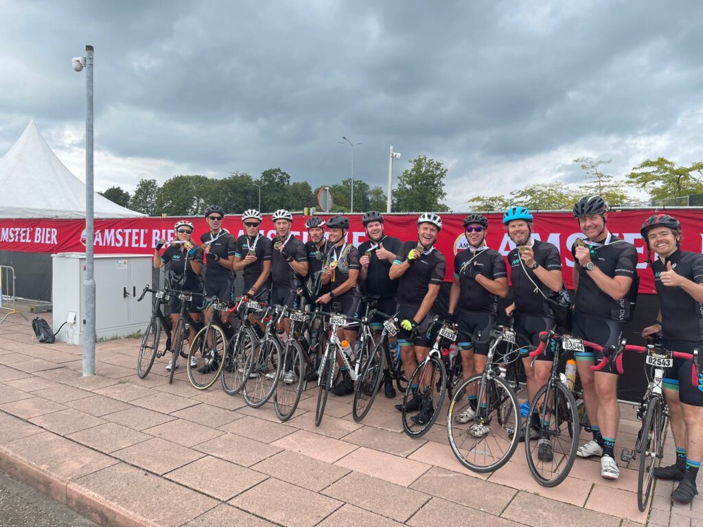 Een ploeg van twaalf collega’s van New Nexus vertrok afgelopen vrijdag richting Zuid-Limburg om deel te nemen aan het grootste eendaagse fietsevenement van Europa: de toerversie van de Amstel Gold Race.