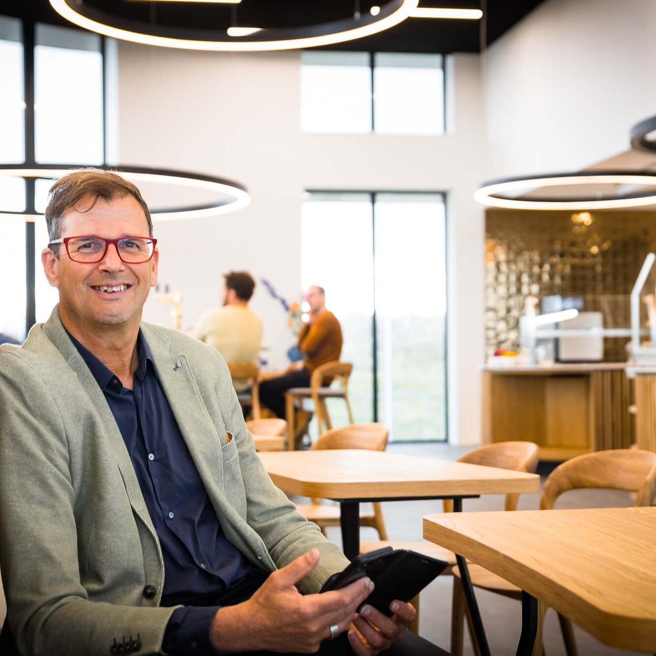 Douwe Top New Nexus aan tafel