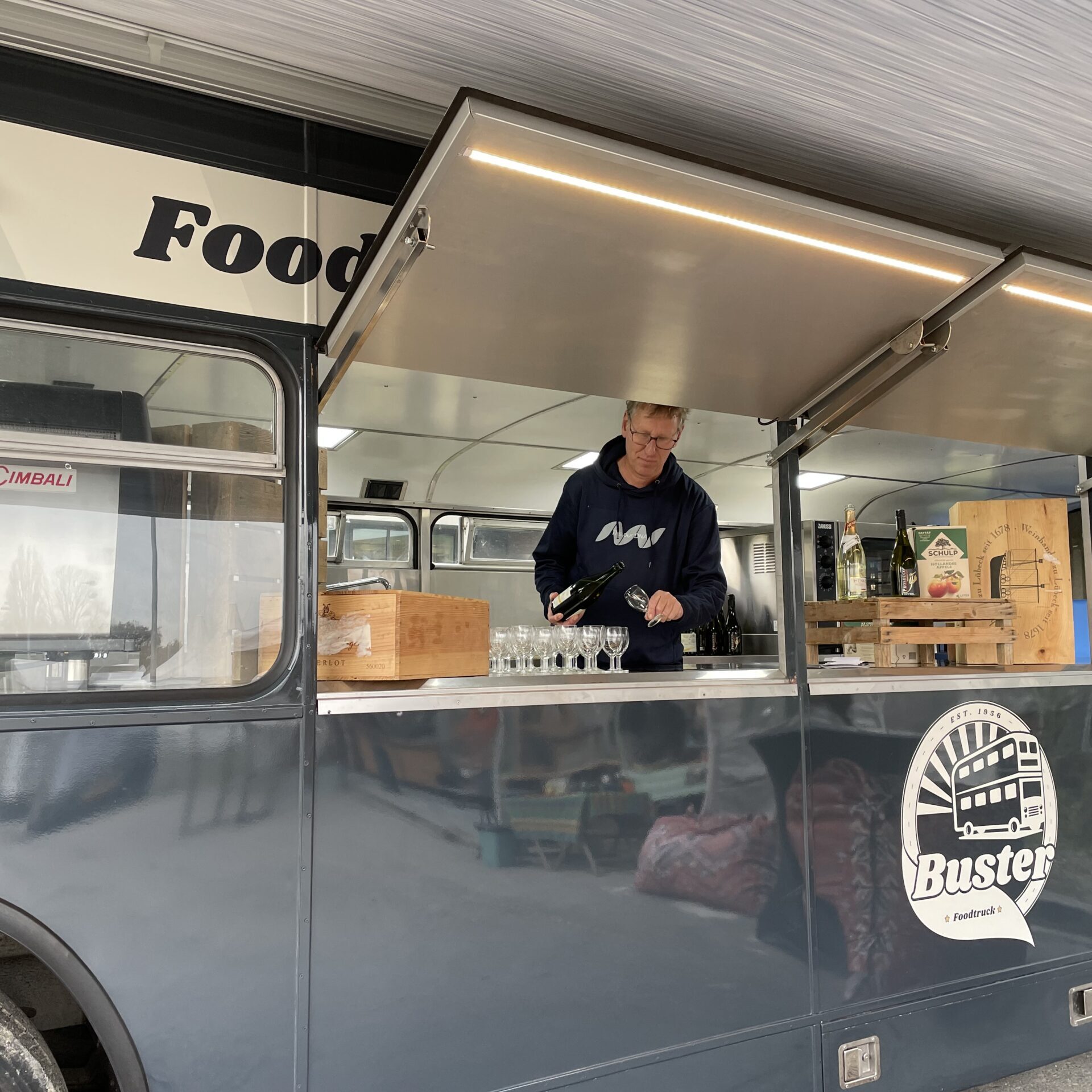 Harrie de Vries is de uitbater van foodtruck Buster van New Nexus