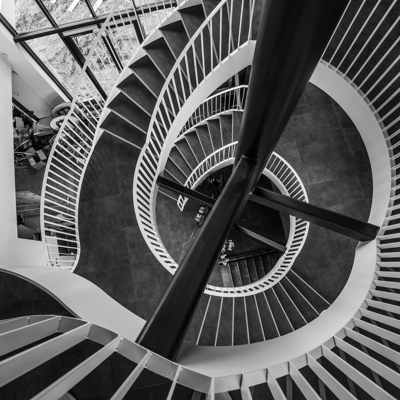 Trap in kantoor New Nexus in de vorm van een DNA-streng