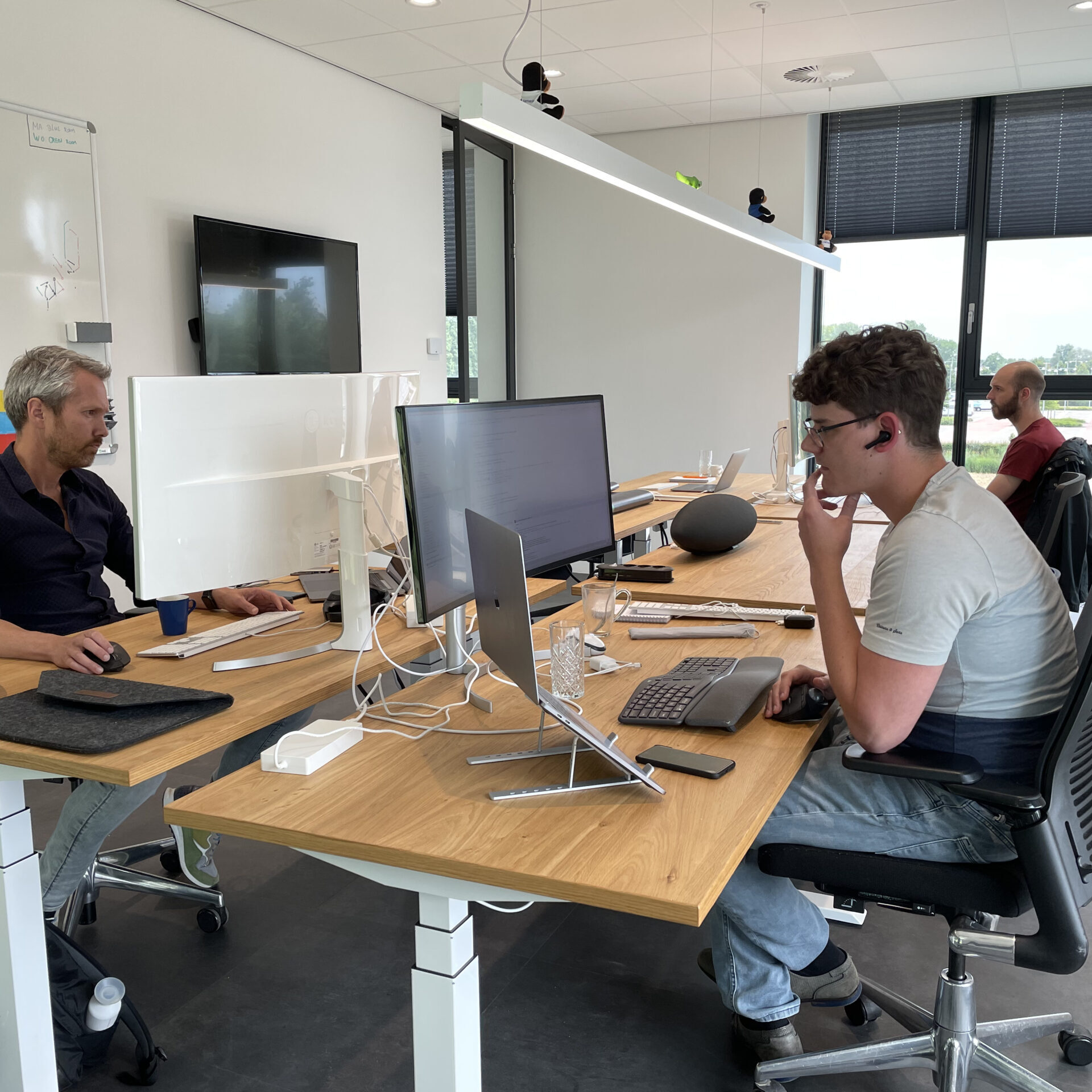 New Nexus collega's aan het werk op kantoor