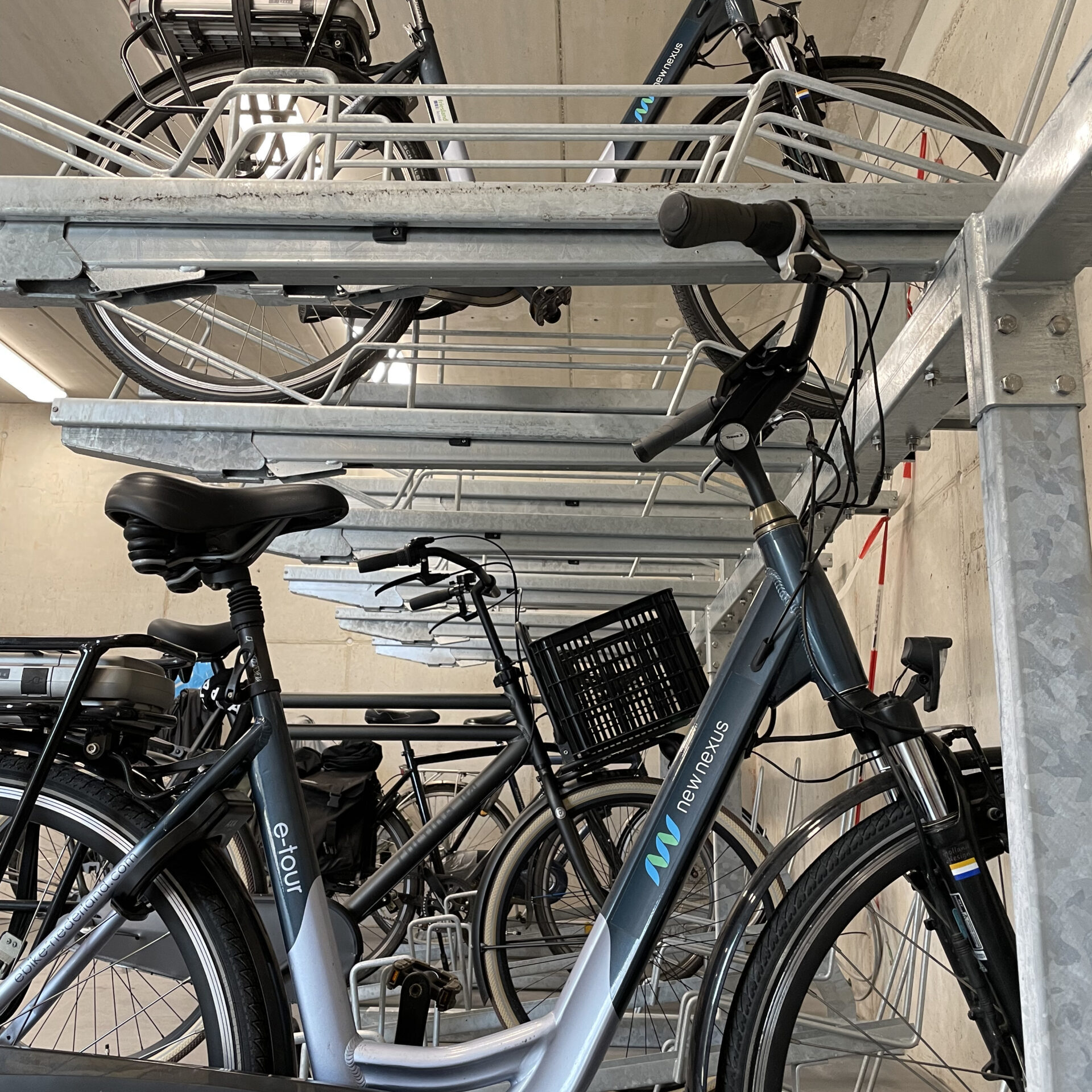 Fietsenstalling laadpunten voor elektrische fietsen en New Nexus fiets