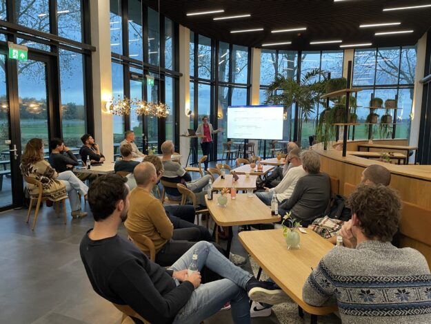 Mathilde demonstreert Agile waterval methode voor app en website ontwikkeling bij New Nexus