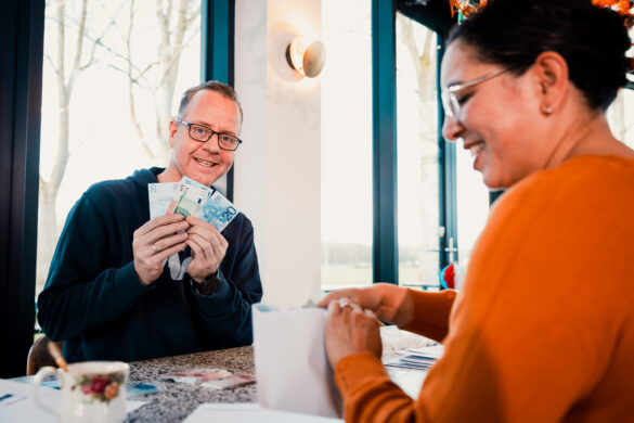 Het geld voor de goede doelen wordt geteld
