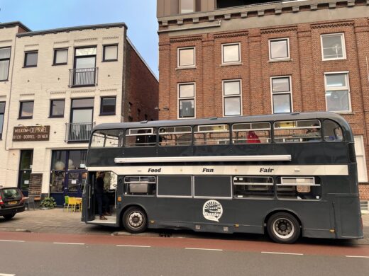 Buster voor Brouwerij en Proeflokaal van De Prael