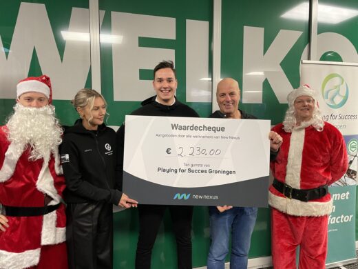 Playing for success met cheque van New Nexus