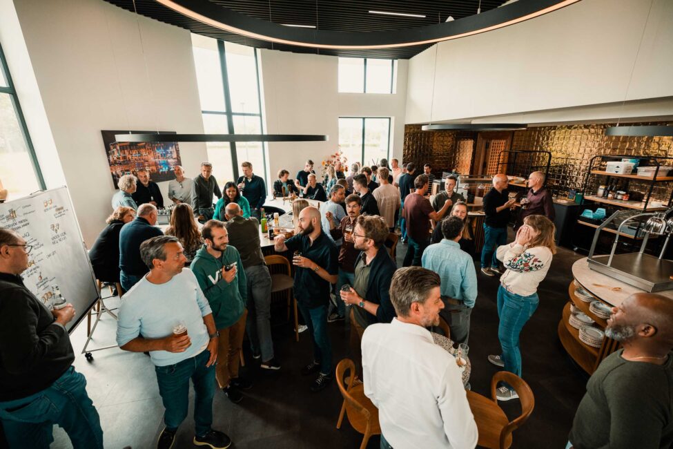 Napraten in het bedrijfsrestaurant van New Nexus na Open Space