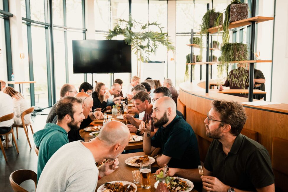 Samen een hapje eten tijdens de Open Space van New Nexus