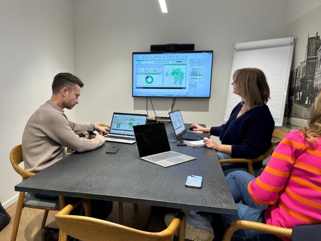 FC Groningen in de Maatschappij met dashboard FC Groningen in de Maatschappij en Brenda bespreken nieuwe rapportage