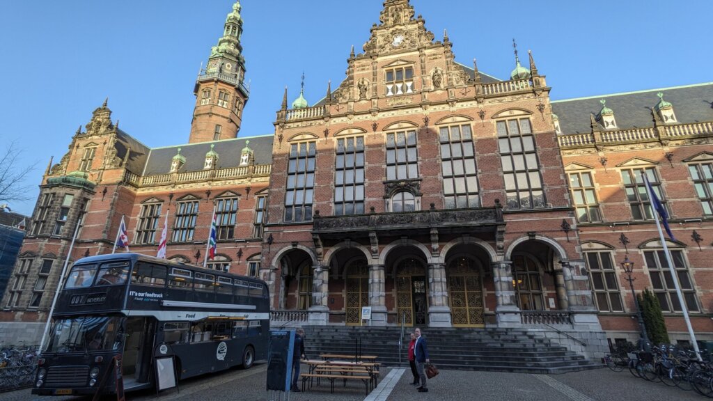 Maar liefst 2000 medewerkers van de Rijksuniversiteit Groningen krijgen toegang tot de nieuwe dashboards en rapportages met betere stuur- en managementinformatie op het gebied van financiën, human resources, projecten en vastgoed. Daarvoor is het oude platform vervangen door Power BI.