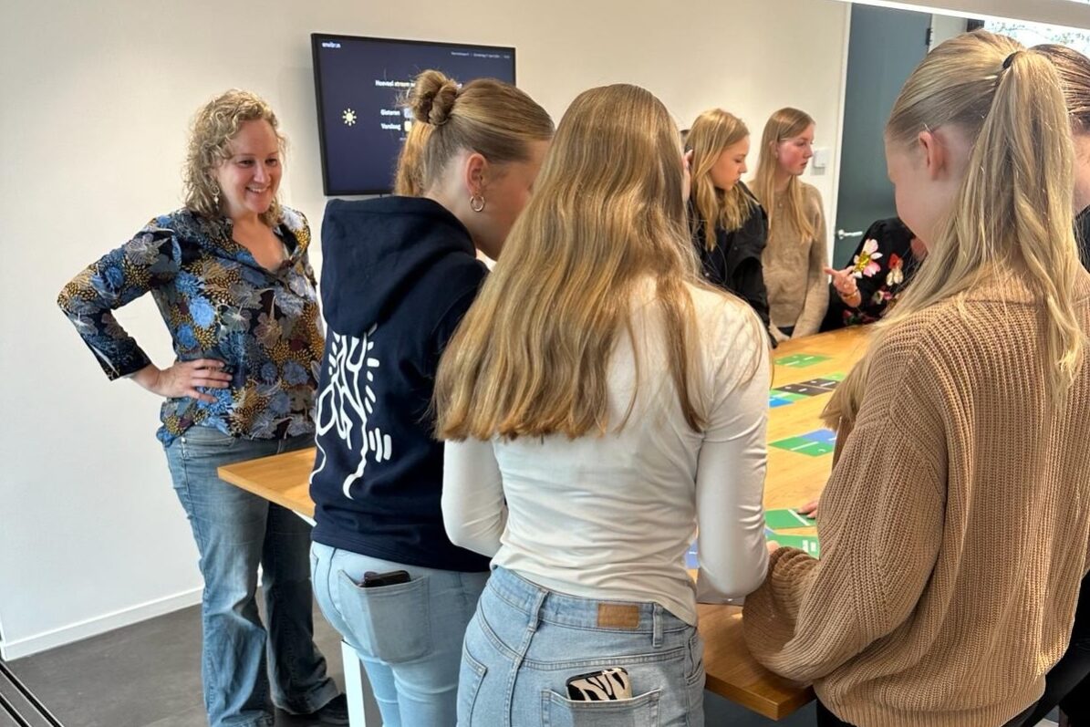 Meiden aan de slag met serious games workshop van Suus tijdens Girls Day bij New Nexus
