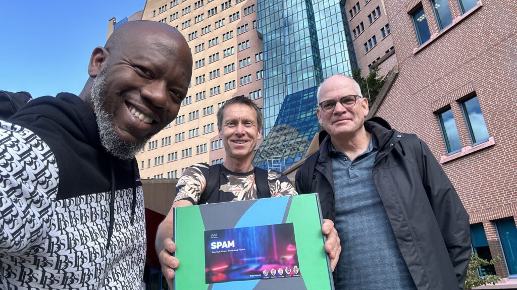 Marvin, Eric en Rob voor de Gasunie met de SPAM Game Box