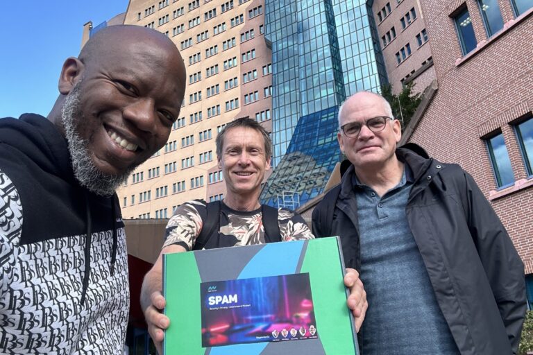 Marvin, Eric en Rob voor de Gasunie met de SPAM Game Box