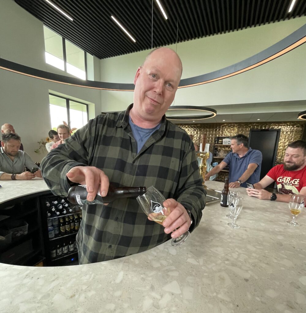 Focusgroep Brew Nexus presenteert hun eigen Bitter Blond, gebrouwen in samenwerking met brouwes van brouwerij De Prael Groningen.