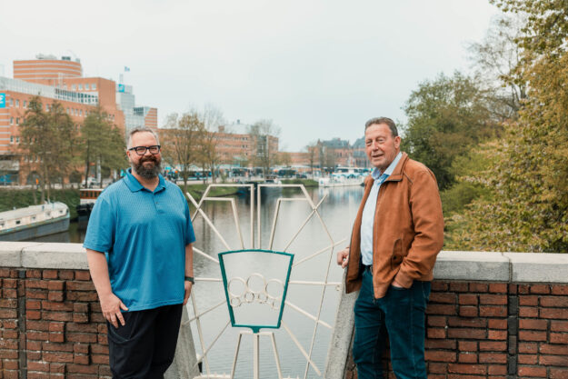 Klantcase Bebeka Marco en Dick op brug Heresingel Groningen