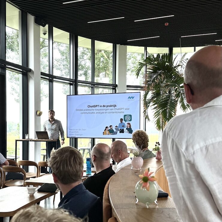 Patrick van der Zwan presenteert zijn training ChatGPT in de praktijk tijdens de AI Summer School bij New Nexus