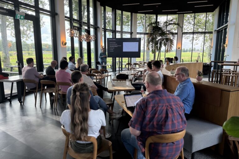 AI training Oscar Koster bedrijfsrestaurant New Nexus Blik op de zaal tijdens training Oscar Koster voorspellende data tijdens AI Summer School bij New Nexus