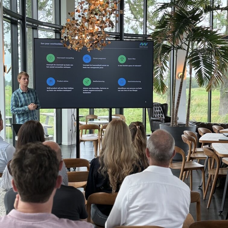 Oscar Koster presenteert training voorspellende data tijdens AI Summer School bij New Nexus