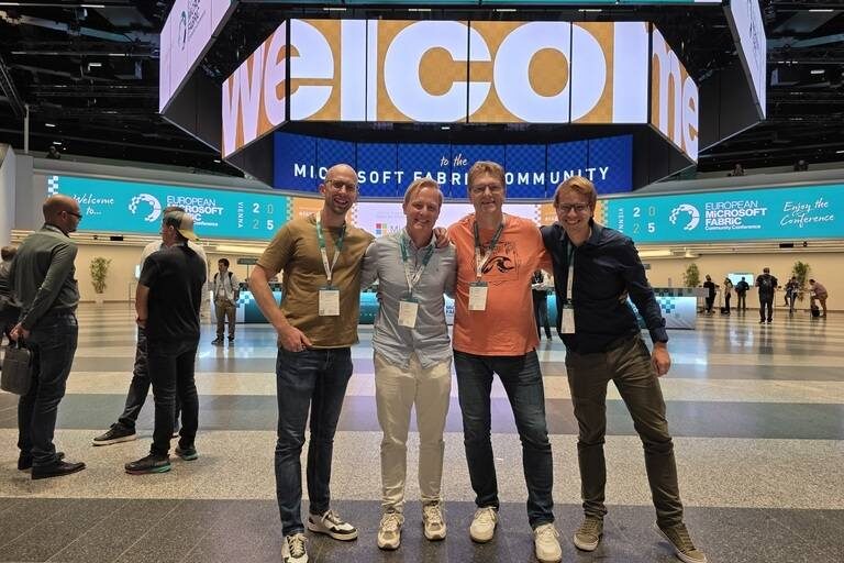 Groepsfoto collega’s bij Fabric Conference Wenen webformaat