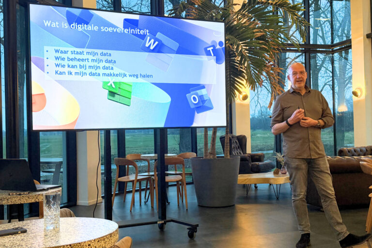 Spreker Jeroen Bos bij pizzasessie over digitale soevereiniteit bij New Nexus