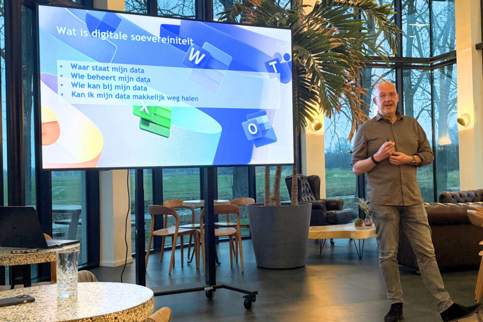 Spreker Jeroen Bos bij pizzasessie over digitale soevereiniteit bij New Nexus