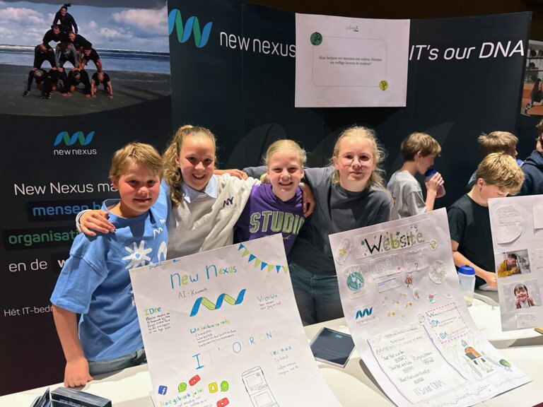 Groepje kinderen presenteert ideeën tijdens slotdag Expeditie Superidee 2026