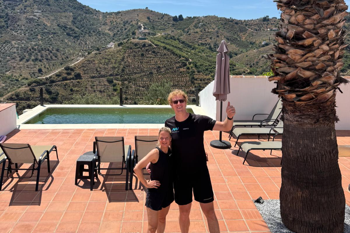 Sporten bij het zwembad in Malaga