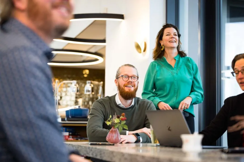 Allard heeft graag zijn handen vol. 'Mijn kracht ligt in mijn doordachtzaamheid. Maar dat ik rustig ben, wil niet zeggen dat ik goed stil kan zitten. Integendeel zelfs.' Lees hier alles over zijn werkzaamheden als management consultant bij New Nexus.