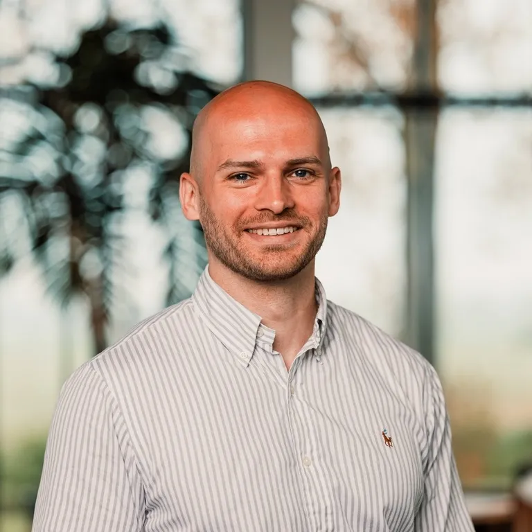 Stefan werkt bij ons als Management Consultant. Vanuit New Nexus is hij breed inzetbaar, onder andere op het gebied van: Agile transformatie & coaching, Product Owner, Projectmanagement & veranderaanpak en Samenwerkingsvraagstukken tussen ketenpartners