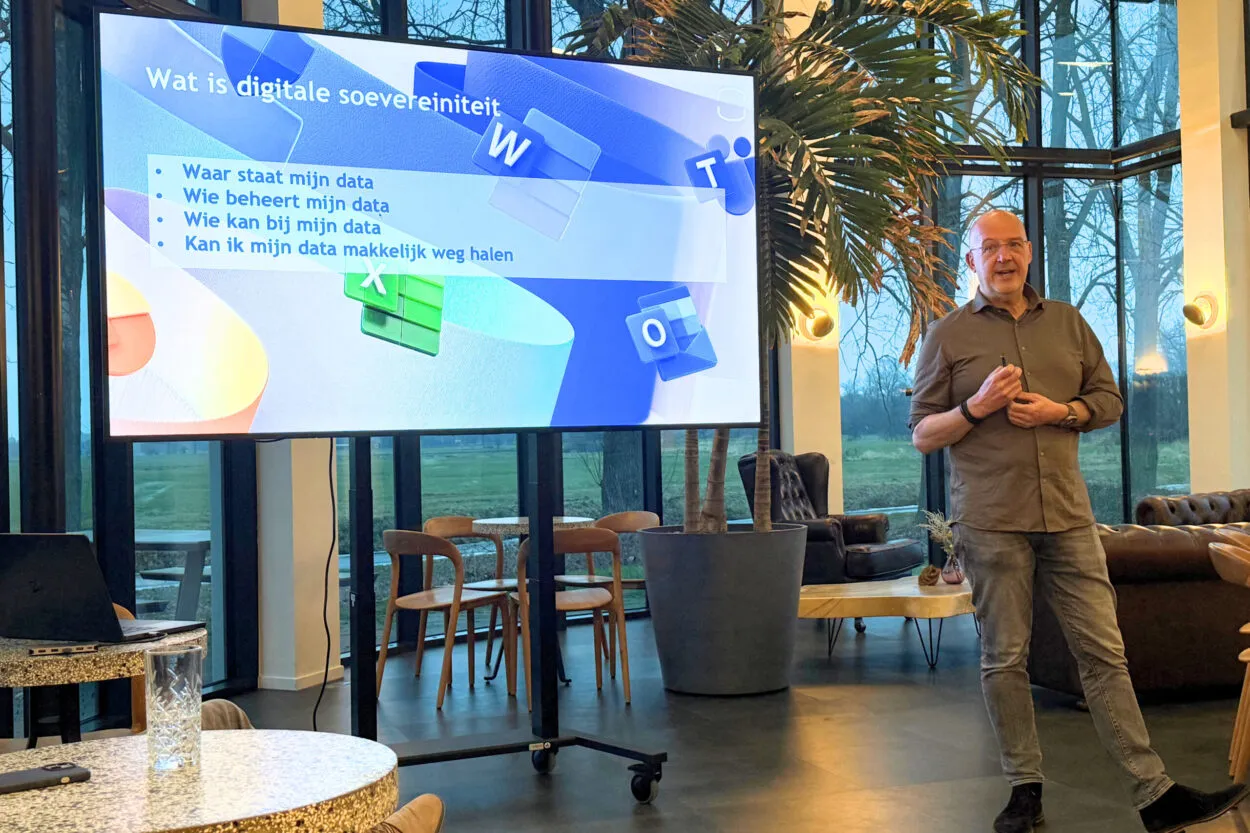 Spreker Jeroen Bos bij pizzasessie over digitale soevereiniteit bij New Nexus